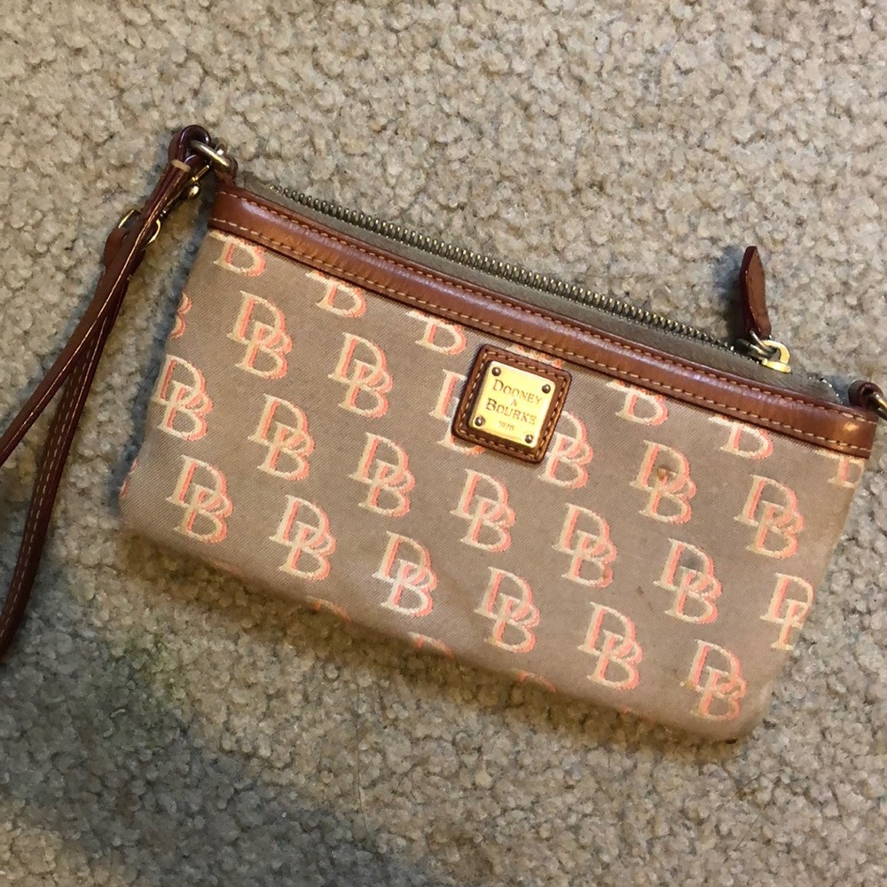 Dooney & Bourke wristlet